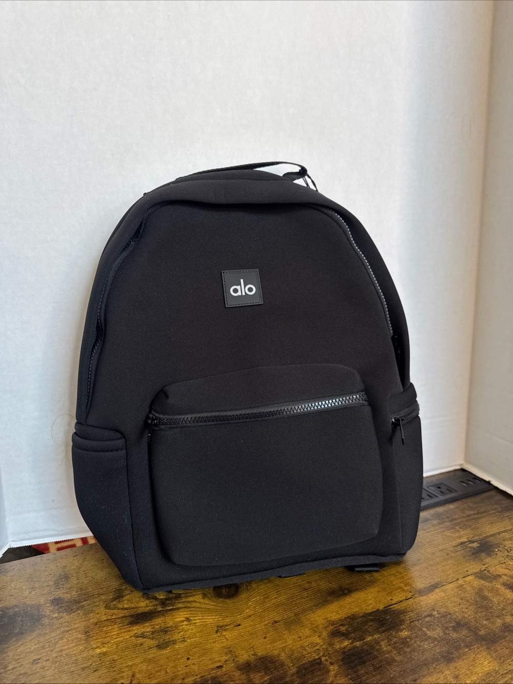 Alo Yoga Stow Backpack Black New With Tags Detachable Pouch Authentic